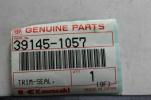 1986-1987 ZX1000 NINJA KAWASAKI (KB23) NOS OEM 39145-1057 TRIM SEAL SIDE COWLIN