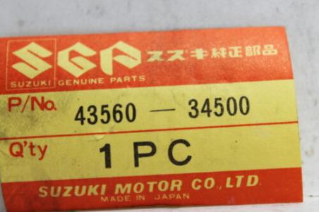 1981-1985 GS650 GS750 SUZUKI (SB29) NOS OEM 43560-34500 , 43560-34501 FOOTREST 