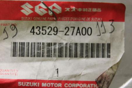 1986-1988 GSXR1100 750 SUZUKI (SB41) NOS OEM 43529-27A00 BOLT FRONT FOOT