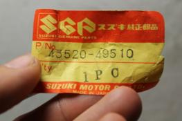 1982-1983 GS1100 SUZUKI (SB43) NOS OEM 43520-49510 FOOTREST BAR
