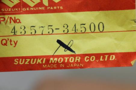1981-2009 GS550 GS1150 GS650 SUZUKI (SSB202) NOS OEM 43575-34500 CAP FOOTREST