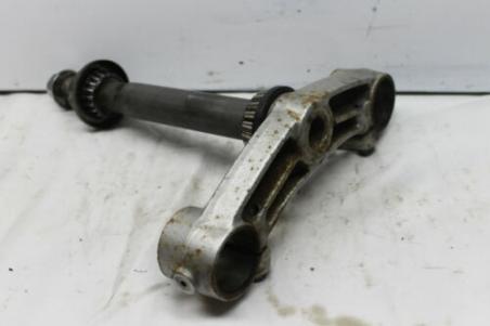 1985 YAMAHA XV700 VIRAGO (#167) TRIPLE TREE STEERING STEM FORK CLAMP