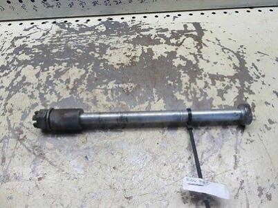 1975 KAWASAKI KZ400 REAR AXLE (SHP)