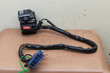 1986 YAMAHA FZ600  LEFT HANDLEBAR CONTROL (YSHC23)