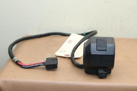 1982 YAMAHA XZ550 RIGHT HANDLEBAR CONTROL (YSHC99)