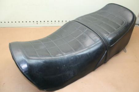 1981 HONDA CB400T SEAT (HTS22) 77200-413-940