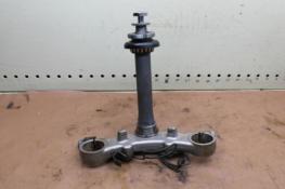 1994 SUZUKI GS500 (#202) TRIPLE TREE STEERING STEM FORK CLAMP