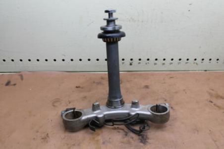 1994 SUZUKI GS500 (#202) TRIPLE TREE STEERING STEM FORK CLAMP