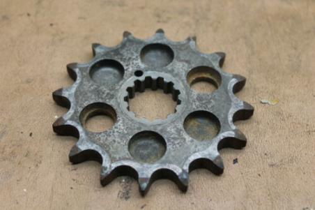 1980 KAWASAKI KZ650 (#227) FRONT SPROCKET GEAR 16T