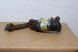 1976 HONDA CB500T LEFT FRONT FOOT REST PEG STEP (TOHF252)