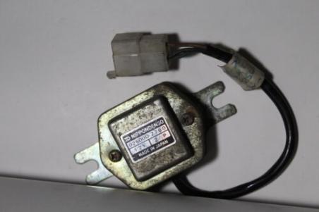 KAWASAKI KZ750 B VOLTAGE REGULATOR RECTIFIER (TOVR21)