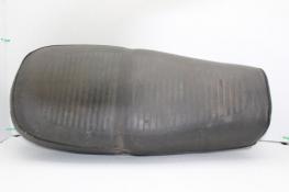 1973 YAMAHA TX500 75 XS500 FRONT SEAT DRIVER SADDLE MISSING STRAP (TOYS08)