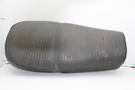 1973 YAMAHA TX500 75 XS500 FRONT SEAT DRIVER SADDLE MISSING STRAP (TOYS08)