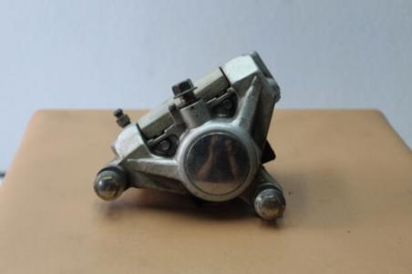1985 YAMAHA VIRAGO XV700 (#324) LEFT FRONT BRAKE CALIPER