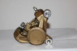 1986 YAMAHA FZ750 RIGHT FRONT BRAKE CALIPER (YBC235)