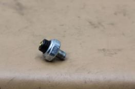 SUZUKI GSX600 GSF600 GSF1200 ENGINE MOTOR OIL SENSOR (SB4)