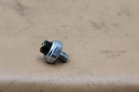 SUZUKI GSX600 GSF600 GSF1200 ENGINE MOTOR OIL SENSOR (SB4)