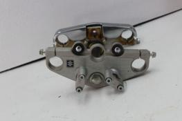 2009 SUZUKI GZ250 (#331) TRIPLE TREE STEERING STEM FORK CLAMP