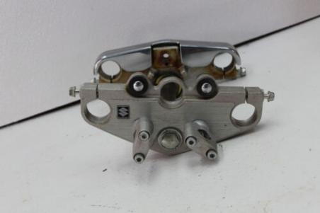 2009 SUZUKI GZ250 (#331) TRIPLE TREE STEERING STEM FORK CLAMP