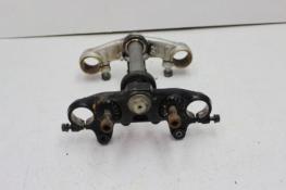 1984 YAMAHA FJ600 (#303) TRIPLE TREE STEERING STEM FORK CLAMP