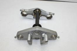 2003 SUZUKI GZ250 (#329) TRIPLE TREE STEERING STEM FORK CLAMP