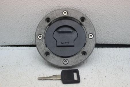 1997 SUZUKI GSXR600 GAS FUEL CAP FILLER WITH KEY (TIG149)