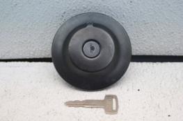 YAMAHA GAS FUEL CAP FILLER TANK LID COVER WITH KEY #1226 (TIG168) 