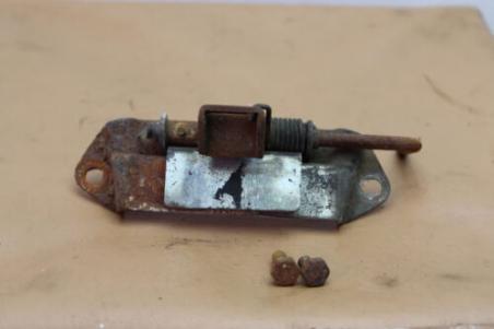 1969 HONDA CL350 SEAT LOCK LATCH (TIG61)