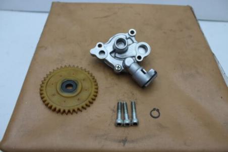 1983 YAMAHA VIRAGO XV500 OIL PUMP (YB64)