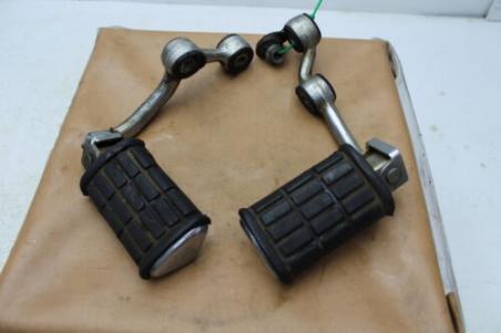1983 YAMAHA XV750 VIRAGO (#368) LEFT RIGHT FRONT FOOT REST PEG STEP