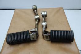 1981 SUZUKI GN400 (#284) LEFT RIGHT FRONT FOOT REST PEG STEP PAIR
