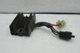 2010 SUZUKI GZ250 (#328) VOLTAGE REGULATOR RECTIFIER SH572A