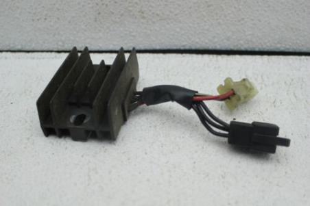 2010 SUZUKI GZ250 (#328) VOLTAGE REGULATOR RECTIFIER SH572A