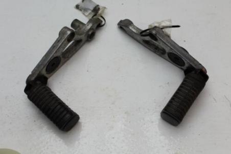 1980 YAMAHA XS850 SPECIAL (#371) LEFT RIGHT REAR FOOT REST PEG STEP