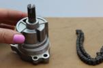 1986 SUZUKI VS700 INTRUDER (#373) OIL PUMP ASSEMBLY WITH SPROCKET DRIVE CHAIN