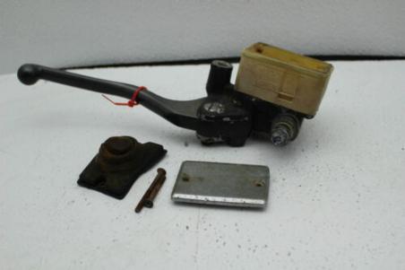 1980 HONDA CB900 CUSTOM CB900C (#374) FRONT BRAKE MASTER CYLINDER PLUNGER FROZE