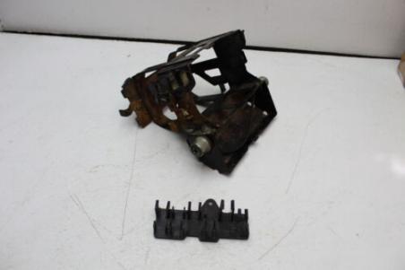 1979 YAMAHA XS750 SPECIAL TRIPLE (#384) BATTERY BOX TRAY HOLDER