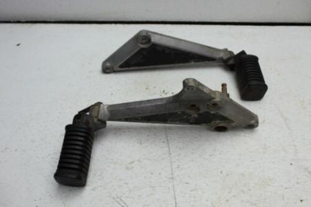 1981 KAWASAKI KZ750 LTD (#385) LEFT RIGHT REAR FOOT REST PEG STEP