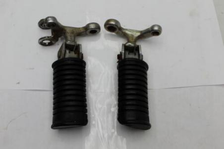 1982 SUZUKI GS450T GS450 (#395) LEFT RIGHT FRONT FOOT REST PEG STEP