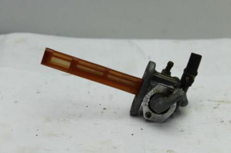 1982 YAMAHA XJ550 MAXIM (#396) FUEL GAS TANK PETCOCK SHUT ON OFF VALVE