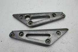 1982 YAMAHA XJ550 MAXIM (#396) FRONT REAR LEFT RIGHT FOOT MOUNT BRACKET HOLDER