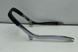 1982 YAMAHA XJ550 MAXIM (#396) REAR GRAB BAR SEAT RAIL REAR STAY (LMU51)