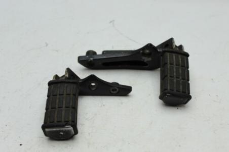 1985 YAMAHA XV700 VIRAGO (#402) LEFT RIGHT REAR FOOT REST PEG STEP