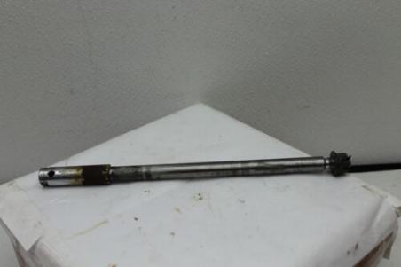 1985 YAMAHA XV700 VIRAGO (#402) REAR AXLE BACK WHEEL RIM PIVOT BOLT AXEL