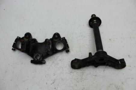 1978 SUZUKI GS550 (#405) TRIPLE TREE STEERING STEM FORK CLAMP UPPER LOWER
