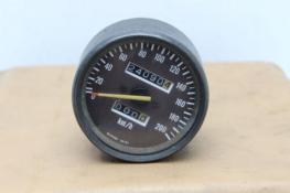 1982 SUZUKI GSX250 SPEEDOMETER GAUGE METER KILOMETER (STGU03)