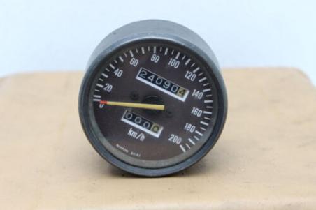 1982 SUZUKI GSX250 SPEEDOMETER GAUGE METER KILOMETER (STGU03)