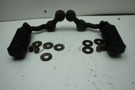 1977 YAMAHA XS360-2D (#413) LEFT AND RIGHT FRONT FOOT REST PEG STEP