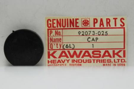 1974-1979 KX250 KT250 KAWASAKI (KB9) NOS OEM 92073-025 CAP CRANKCASE HOLE