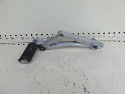 1983 HONDA CB550 SC NIGHTHAWK RIGHT REAR FOOT PEG REST WITH MOUNT (SHP)